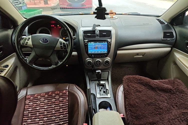 Used Bestune B50 2011 1.6L automatic with sunroof
