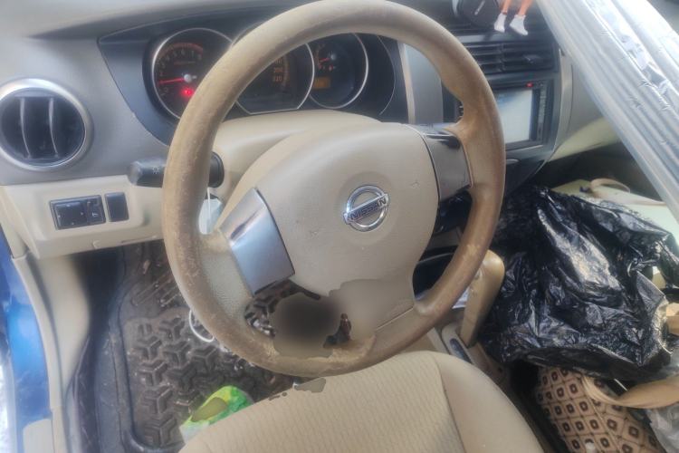 Used Nissan Geniss 2006 1.8L Automatic Standard Edition Center Console