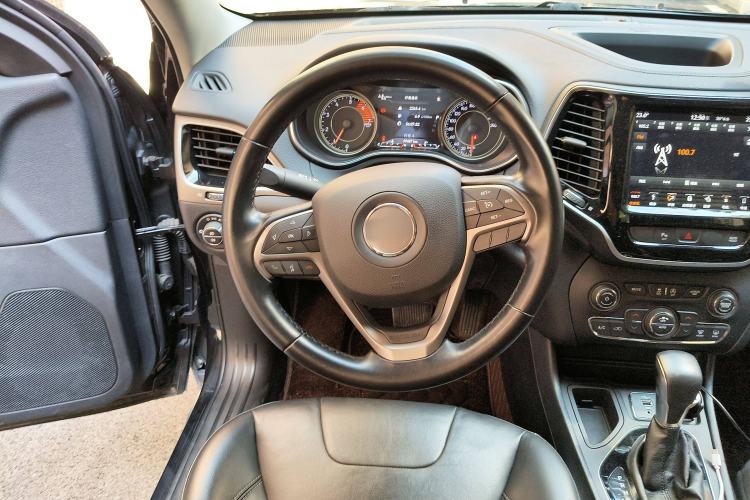 Used Jeep Cherokee 2019 2.0T 2WD Enjoyment Edition China V