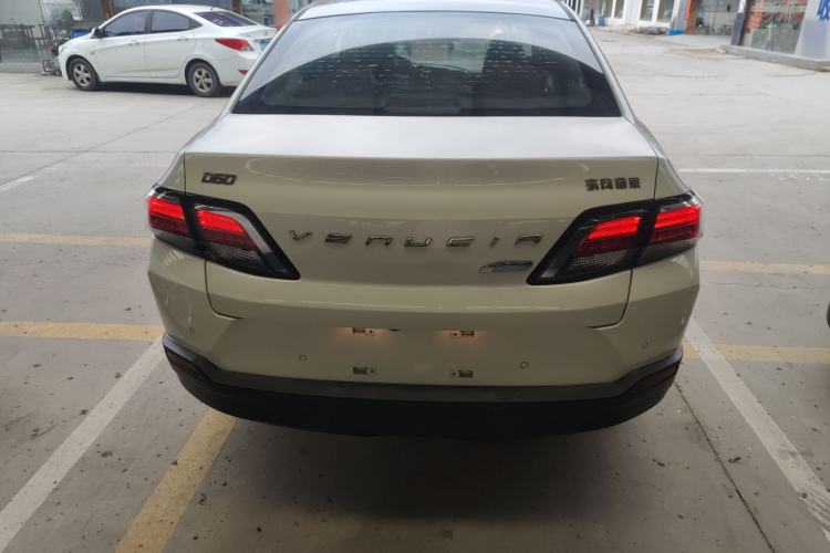 Used Venucia D60 2019 1.6L XL CVT Smart Connect Elite Edition
