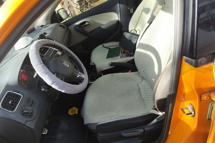 Used Volkswagen Polo 2012 1.6L Cross Polo MT Left Front Seat