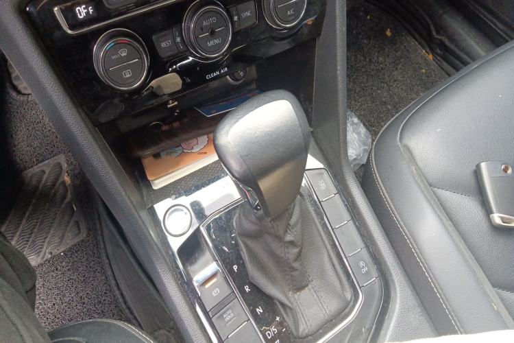 Used Volkswagen Tiguan L 2018 330TSI Automatic Two-Wheel Drive Luxury Edition Gear Lever