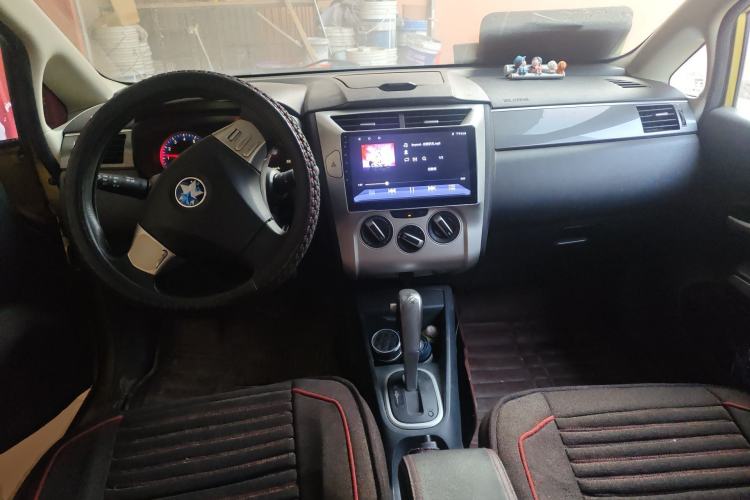 Used Venucia R50X 2015 1.6L Automatic Luxury Edition