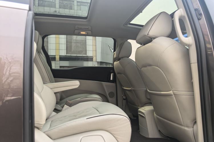 Used Buick GL8 2023 Land Executive Class Deluxe Model