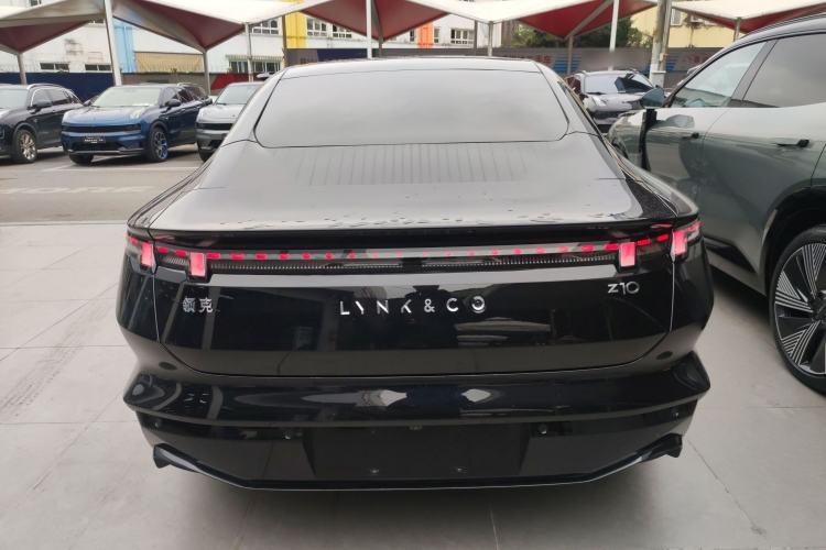 Used Lynk & Co Z10 2025 71 kWh 602 km Range Rear-Wheel Drive Pro
