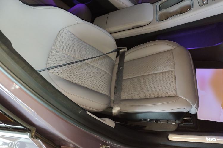 Used Nio ES6 2024 75 kWh Right Front Seat