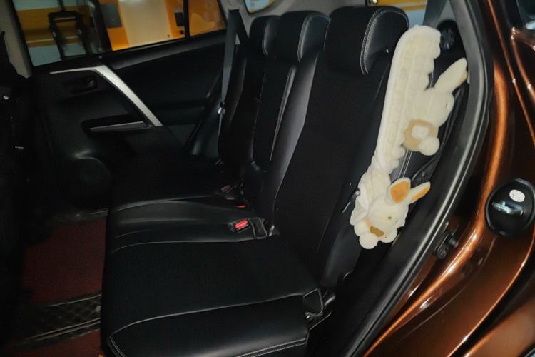 Used Toyota RAV4 2019 2.0L CVT Two-Wheel Drive Fashion X Limited Edition China VI Standard
