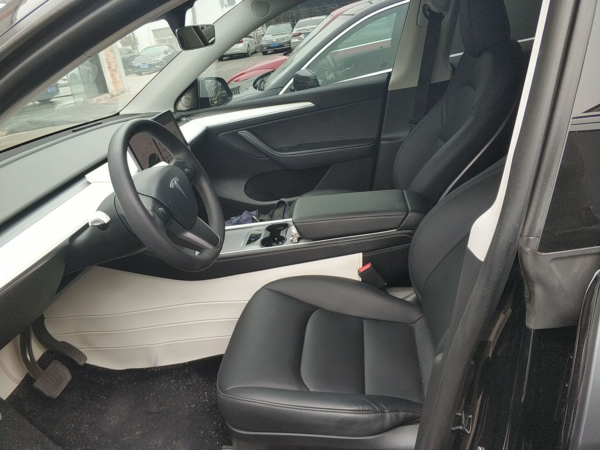 Переднее сиденье в автомобиле