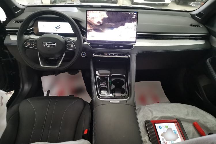 Used Geely Auto Preface 2026 Model Oriental Yao 1.5TD Fuyao Edition Center Console
