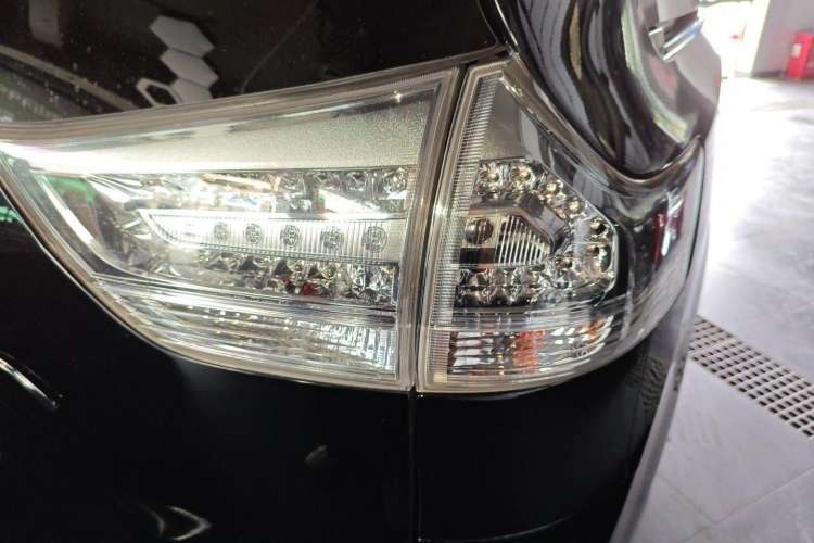 Used Toyota Sienna 2018 3.5L Two-Wheel Drive SE U.S. Specification
