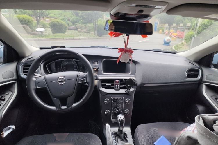 Used Volvo V40 2017 T3 Smart Edition