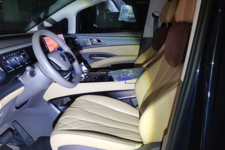 Used Denza D9 2022 DM-i 970 Four-Wheel Drive Flagship Model
