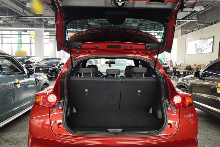 Used Infiniti ESQ 2014 1.6L Spontaneous Edition
