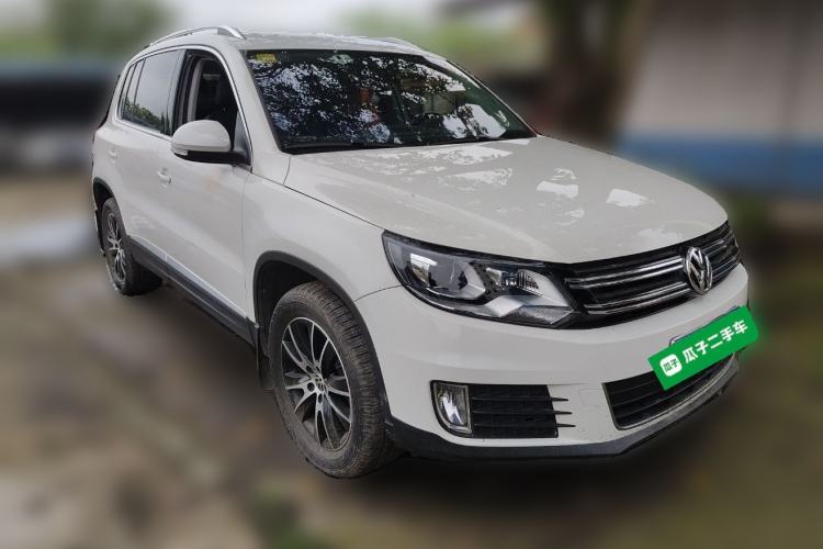 Used Volkswagen Tiguan 2015 1.8TSI Automatic All-Wheel-Drive Luxury Model Front Right 45 Deg