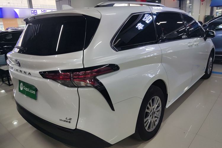 Used Toyota Sienna 2023 2.5L Hybrid Comfort Edition
