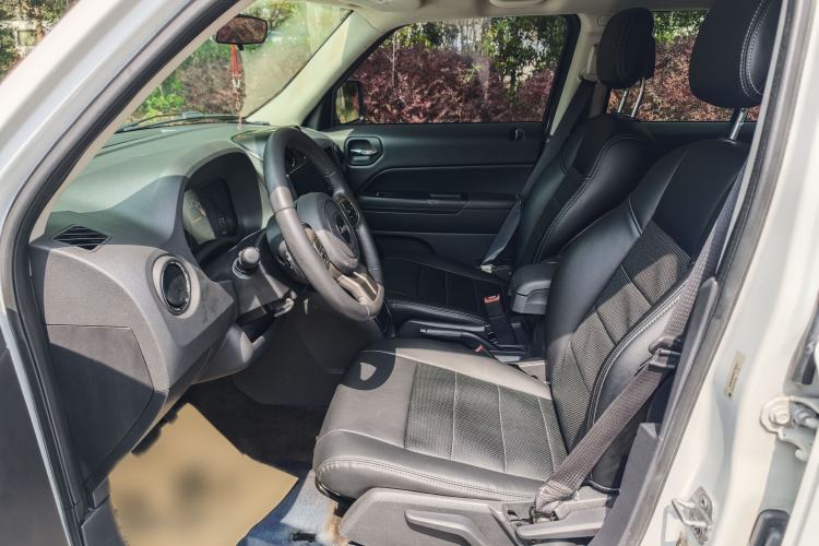 Used Jeep Patriot 2014 2.4L Sport Edition Interior 2