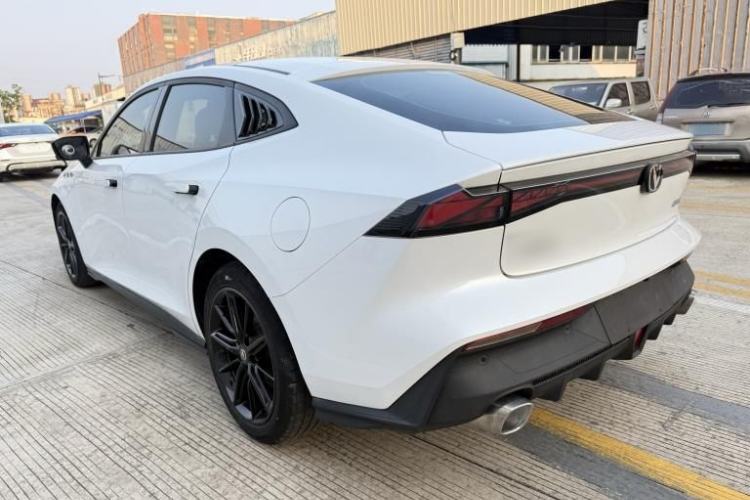 Used Changan UNI-V 2022 1.5T Prestige Version
