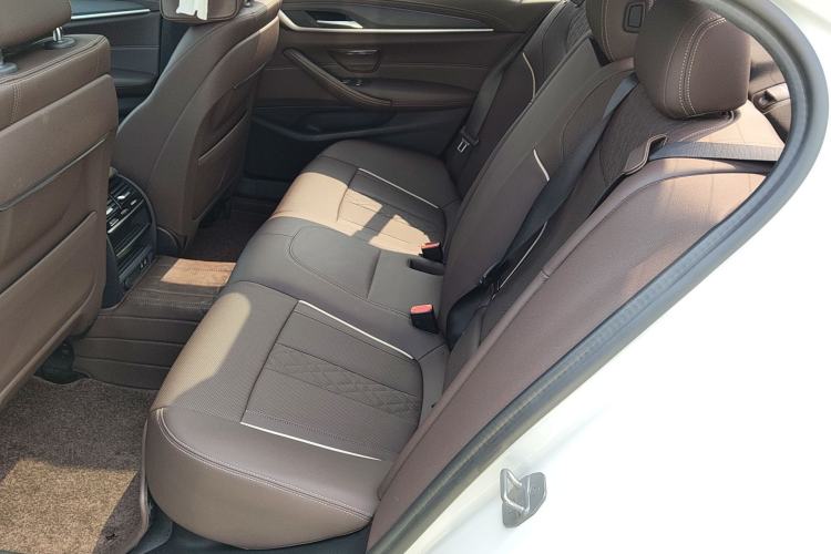 Used BMW 5 Series 2022 Second Facelift 530Li Leading Edition M Sport Package Left Rear Seat