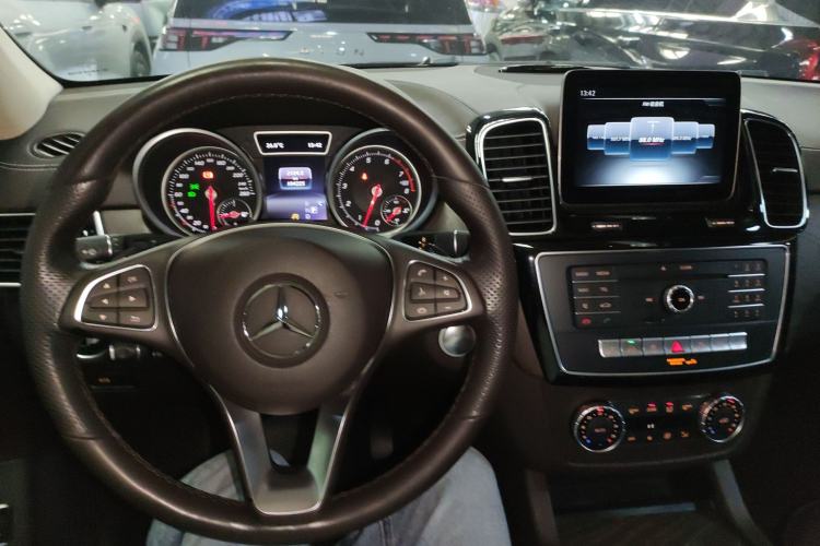 Used Mercedes-Benz GLE 2017 GLE 320 4MATIC Dynamic Model Center Console