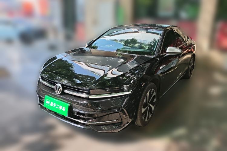 Used Volkswagen Magotan 2024 300TSI DSG Prestige Edition—A Real Eye-Catcher