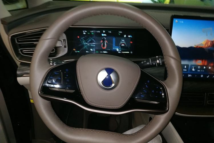 Used Denza D9 2022 DM-i 1040 Prestige Model
