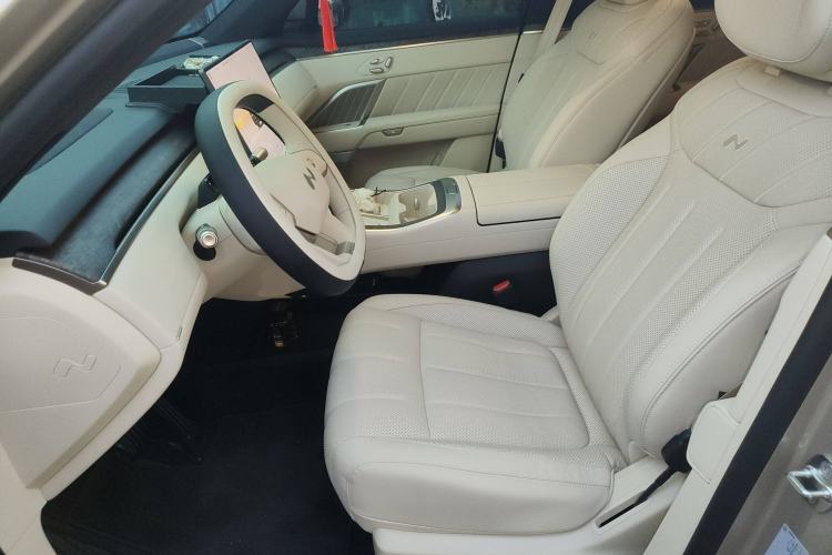 Used ONVO Luxeed L90 2025 Model—Ultra Six-Seater Version
