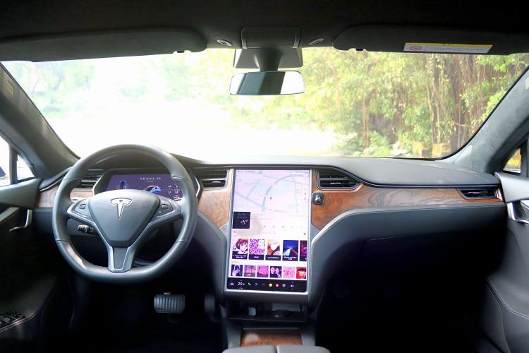 Used Tesla Model S 2019 Long-Range Version
