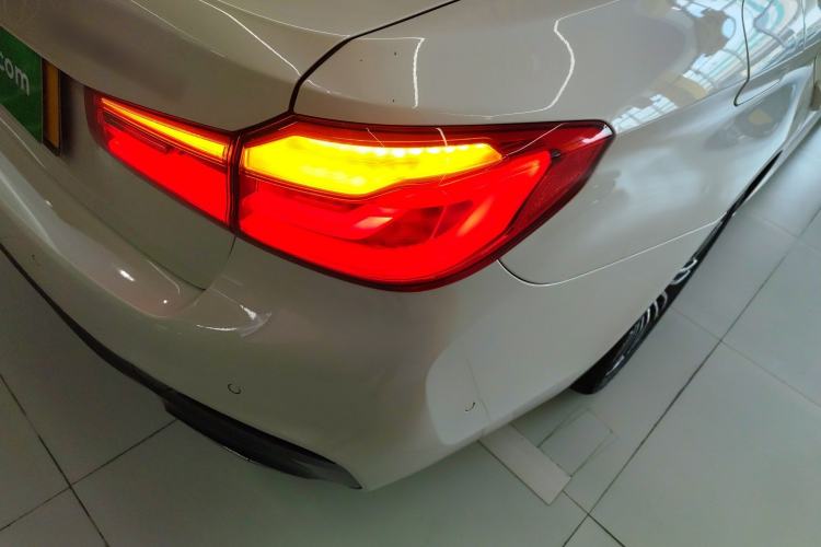 Used BMW 5 Series 2019 530Li Leading Model M Sport Package Exterior 3