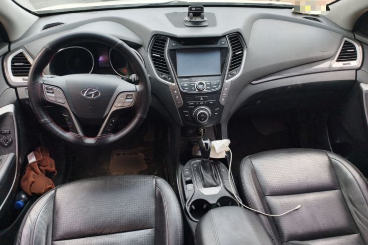 Used Hyundai Santa Fe 2013 Revised Version 2.4L Automatic All-Wheel Drive Luxury Trim Center Console