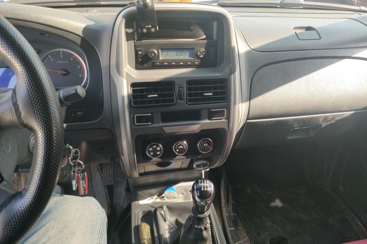 Used Dongfeng Ruichi 2017 2.5T Diesel Two-Wheel Drive Standard Version ZD25T5 Audio And AC Panel