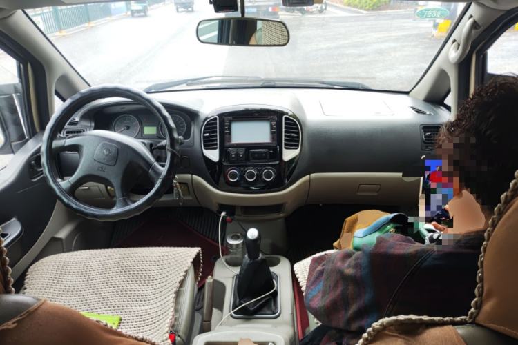 Used FORTHING Lingzhi 2016 M3 1.6L 7-Seater Comfort Model China IV Standard Center Console