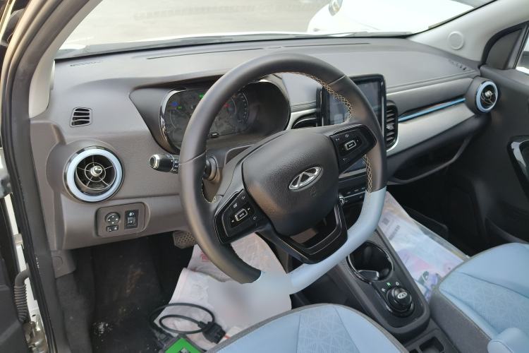 Used Chery QQ Little Ant 2022 Restyled Version Sweet Pink Edition Half-Sugar Version 28.8 kWh 30 kW 301 km Steering Wheel