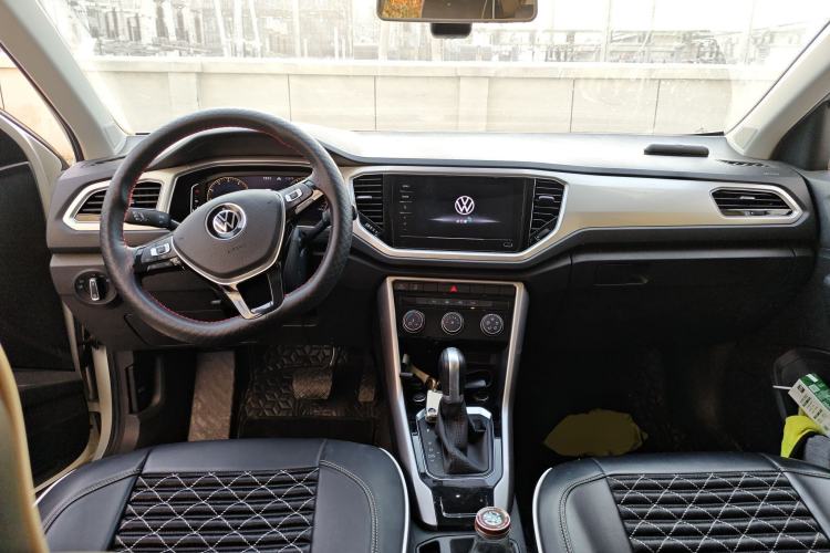 Used Volkswagen T-ROC 2022 280TSI DSG Two-Wheel Drive Elite PLUS Interior 2