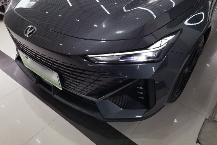 Used Changan UNI-V iDD 2023 ZhiDian iDD 1.5T 113km ZhiKu Model
