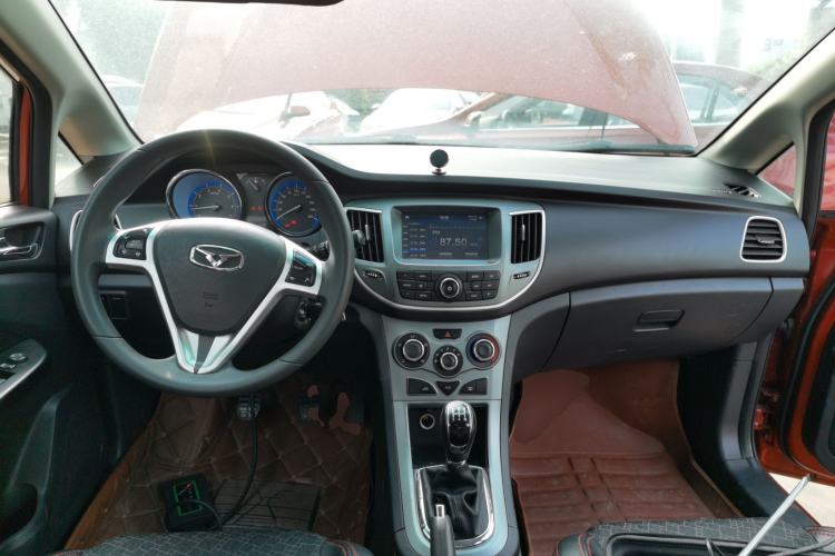 Used Cowin C3 2015 1.5L Manual Gold Diamond Edition Center Console