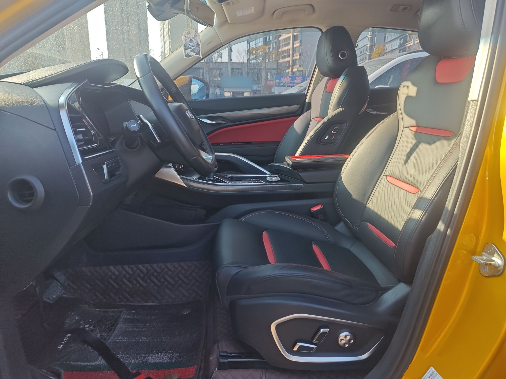 المقاعد الأمامية داخل السيارة