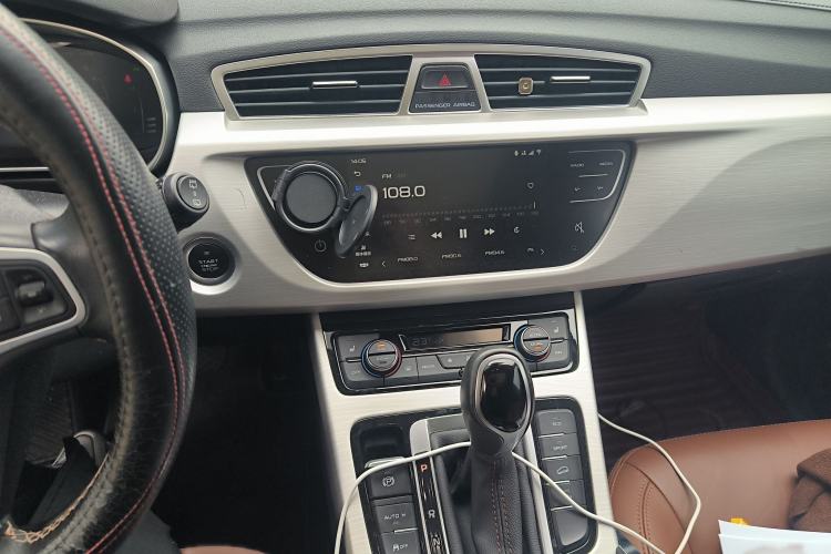 Used Geely Auto Emgrand X7 Sport 2018 1.8TD Automatic Two-Wheel Drive ZhiZun Model with 4G Connectivity