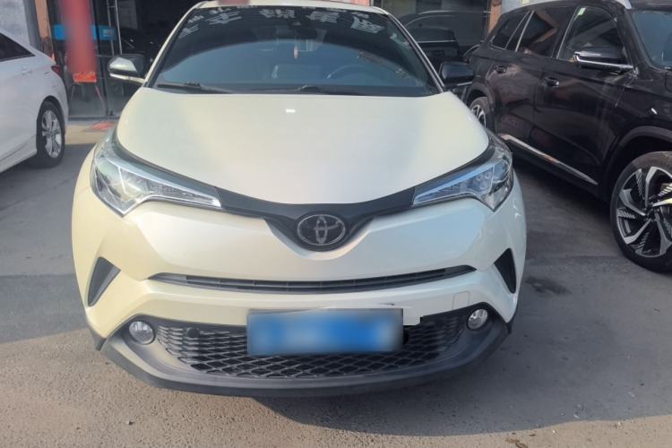 Used Toyota C-HR 2018 2.0L Leading with Sunroof China VI Standard
