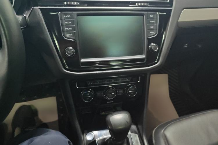 Used Volkswagen Tiguan L 2017 330TSI Automatic Two-Wheel Drive Luxury Edition
