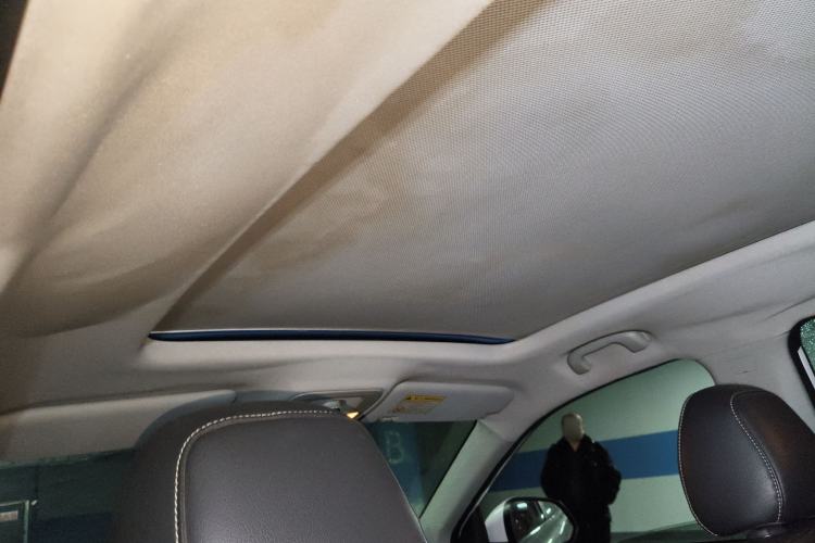 Used Roewe RX5 2016 20T Two-Wheel Drive Automatic Internet Smart Edition
