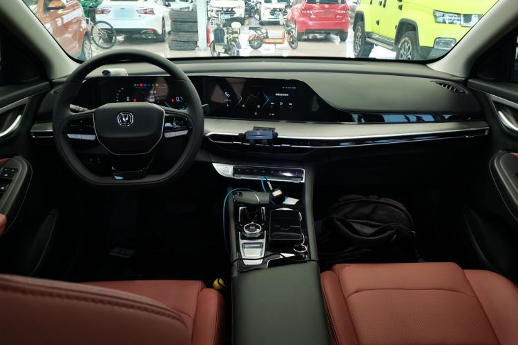 Used CHANGAN Eado 2025 PLUS 1.4T Dual-Clutch High-Energy Version Center Console