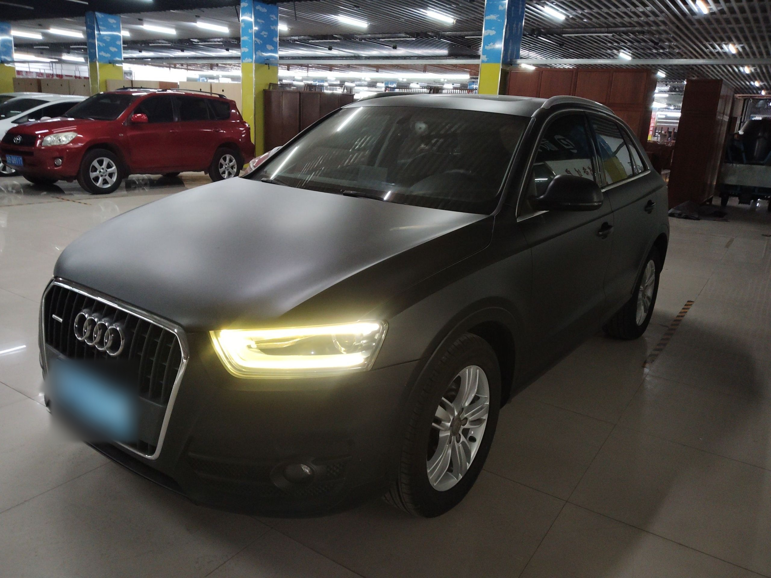 Под передней частью автомобиля