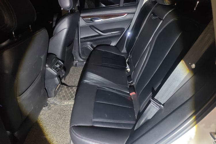 Used Hanteng X7 2016 1.5T Manual Flagship Model Interior 4