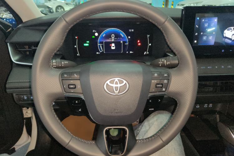 Used Toyota Camry 2026 Model Dual-Engine 2.0HSE Sport Lite Edition