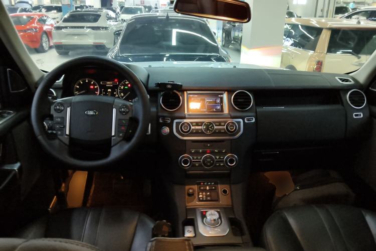 Used Land Rover Discovery 2015 3.0 SC V6 SE Interior 2