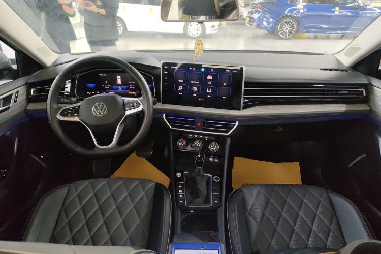 Used Volkswagen Sagitar 2023 300TSI DSG Excellence Edition Center Console