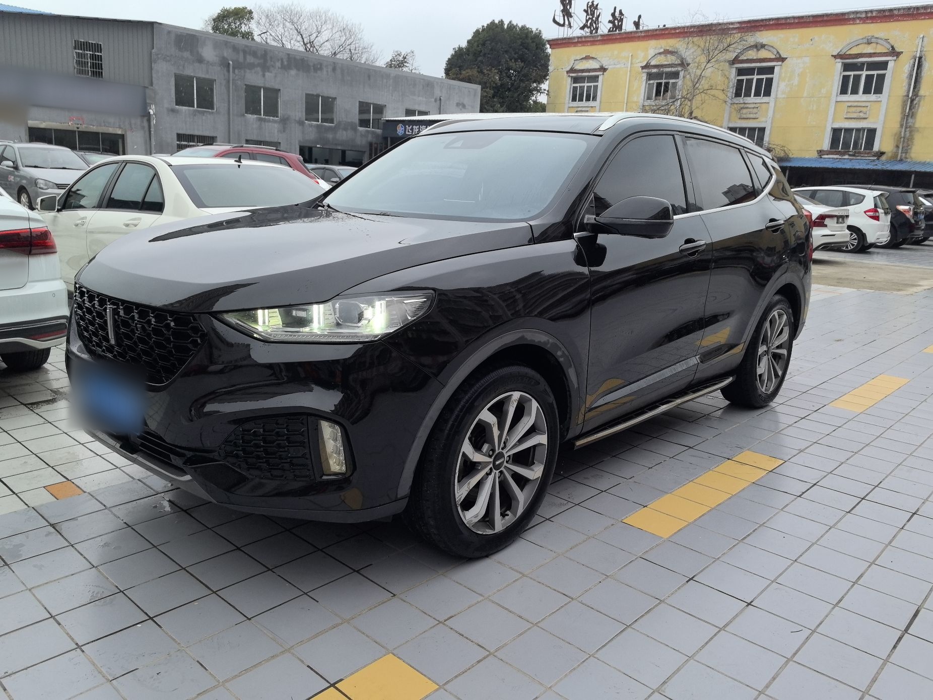 Под передней частью автомобиля