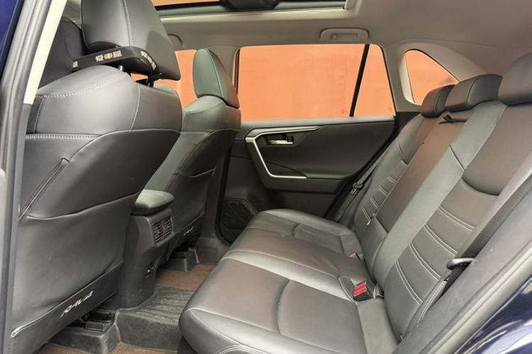 Used Toyota RAV4 2023 Dual-Engine 2.5L E-CVT Two-Wheel Drive Elite Plus Edition
