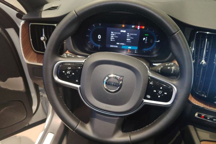 Used Volvo XC60 New Energy 2025 Plug-in Hybrid Long-Range All-Wheel Drive Smart Luxury Edition Steering Wheel