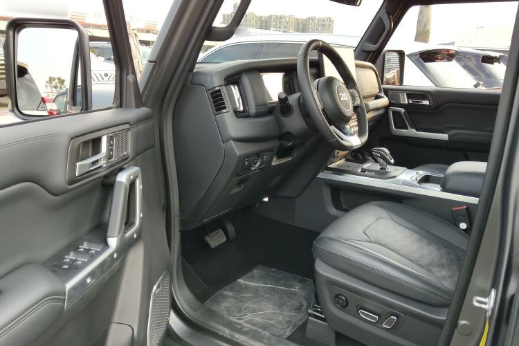 Used 212 T01 2024 2.0T Explorer
